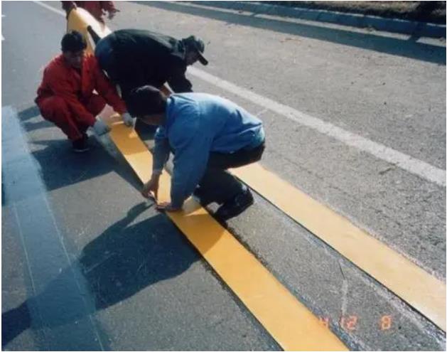 預(yù)成型標(biāo)線帶.jpg